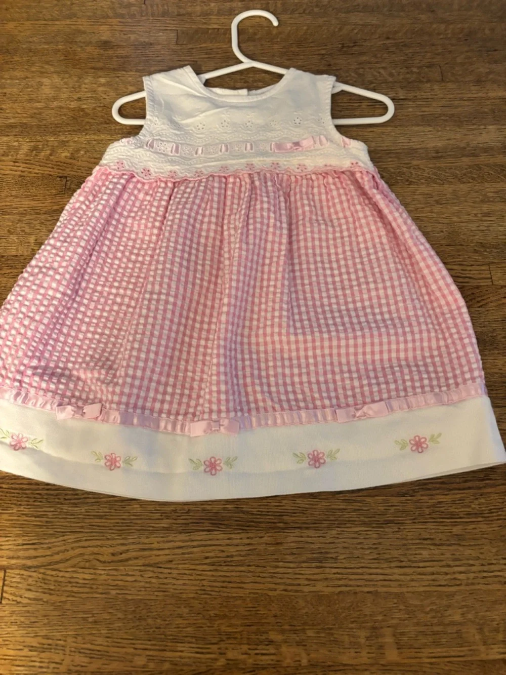 OshKosh Pink Gingham Dress & Youngland White Floral Embroidered Dress 18 & 24 M